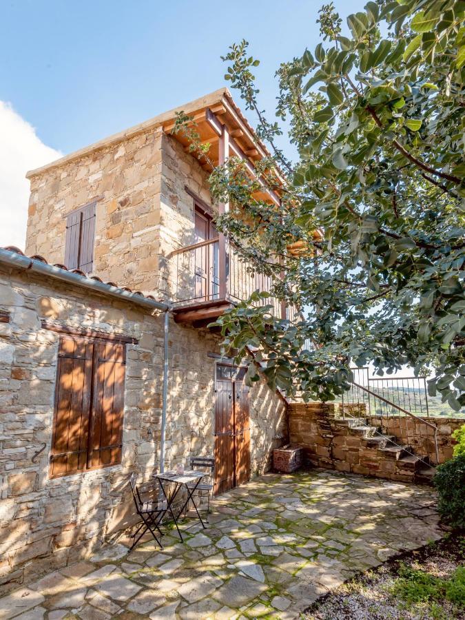 The Carob Tree - Rustic Luxury With Access To Pool And Restaurant Vakantiehuis Larnaca