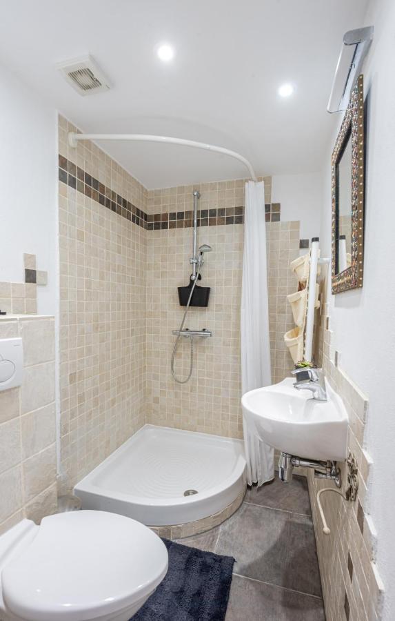 The Carob Tree - Rustic Luxury With Access To Pool And Restaurant Ferienhaus Larnaka